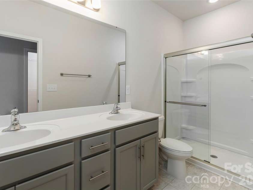 5136 Tommy Lane, Stanley, NC 28164.  MLS# CAR4292910, YatesRealty ID 16899. Primary bath