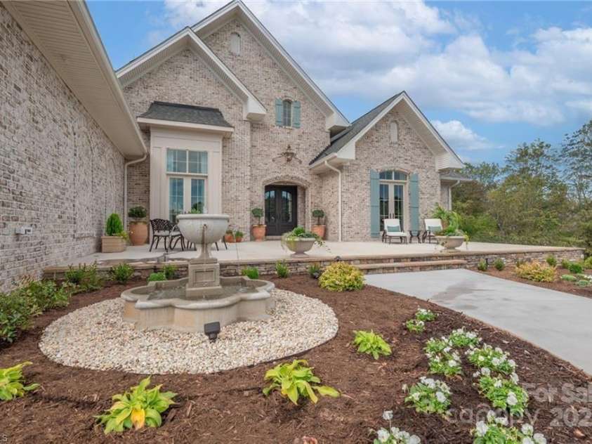 202 Canterbury Drive, North Wilkesboro, NC 28659.  MLS# CAR4310794, YatesRealty ID 169. 