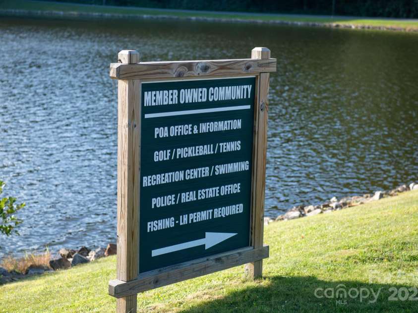 33 Summit Lane, Newland, NC 28657.  MLS# CAR4199046, YatesRealty ID 1690. 