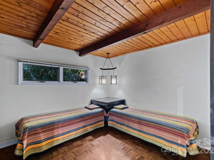 33 Summit Lane, Newland, NC 28657.  MLS# CAR4199046, YatesRealty ID 1690. 