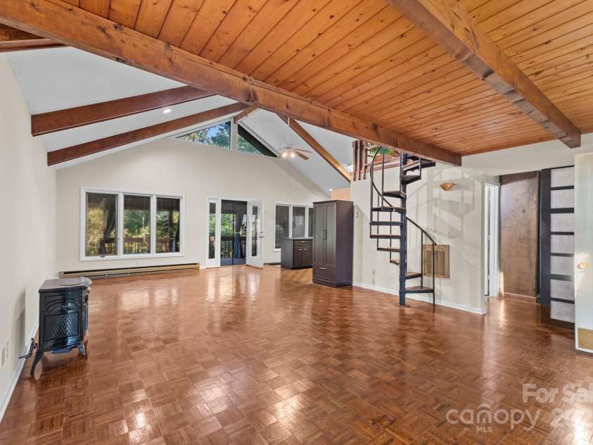 33 Summit Lane, Newland, NC 28657.  MLS# CAR4199046, YatesRealty ID 1690. 