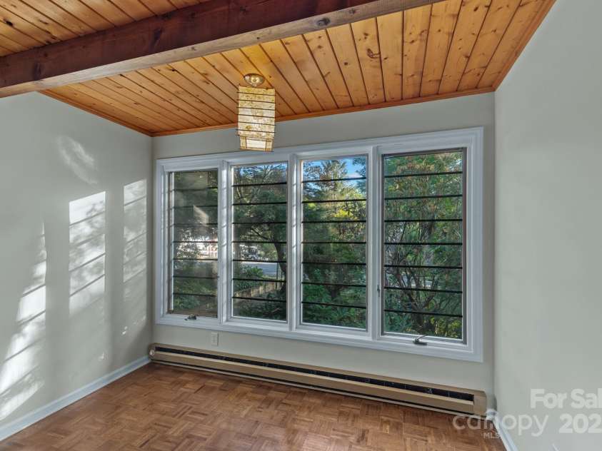 33 Summit Lane, Newland, NC 28657.  MLS# CAR4199046, YatesRealty ID 1690. 