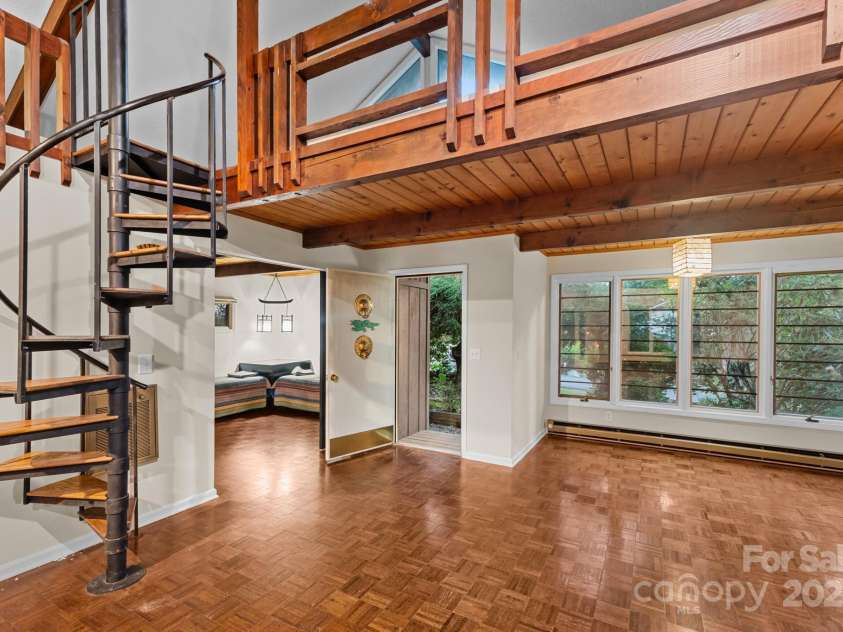 33 Summit Lane, Newland, NC 28657.  MLS# CAR4199046, YatesRealty ID 1690. 