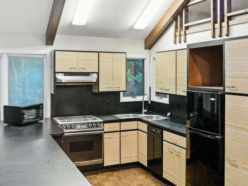 33 Summit Lane, Newland, NC 28657.  MLS# CAR4199046, YatesRealty ID 1690. 