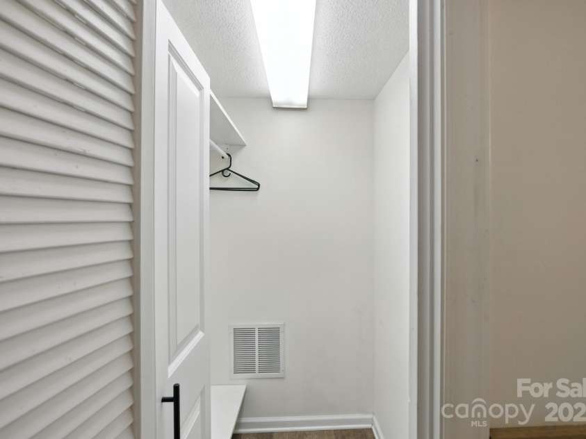 33 Summit Lane, Newland, NC 28657.  MLS# CAR4199046, YatesRealty ID 1690. 