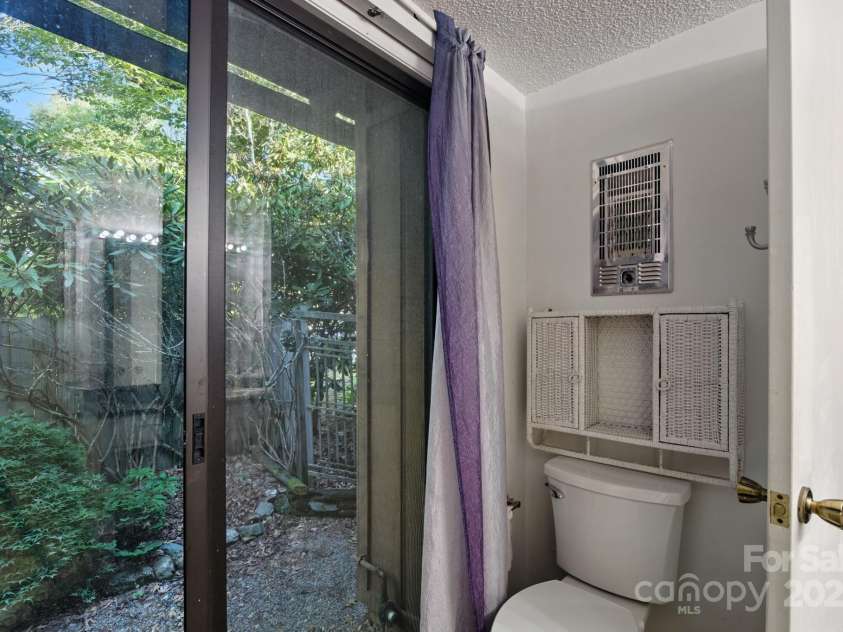 33 Summit Lane, Newland, NC 28657.  MLS# CAR4199046, YatesRealty ID 1690. 