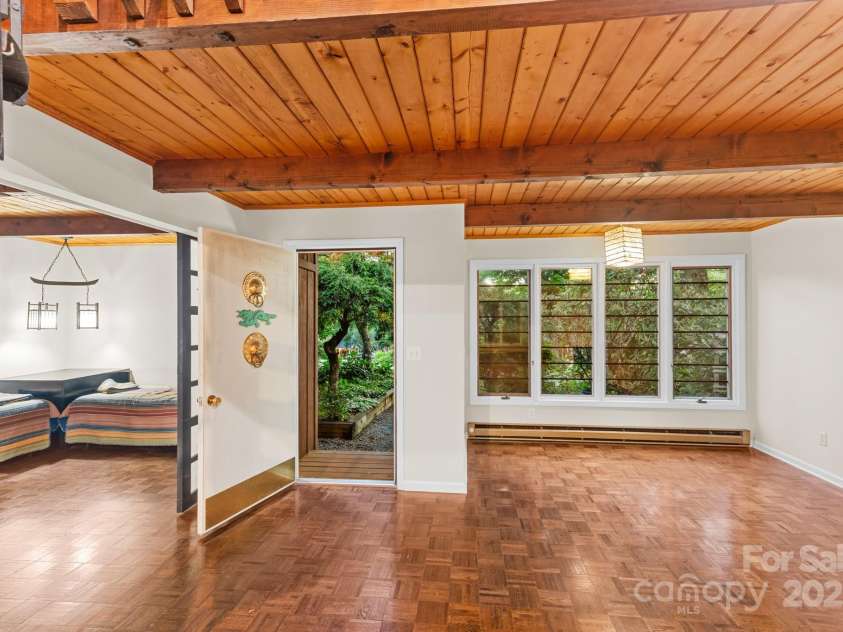 33 Summit Lane, Newland, NC 28657.  MLS# CAR4199046, YatesRealty ID 1690. 