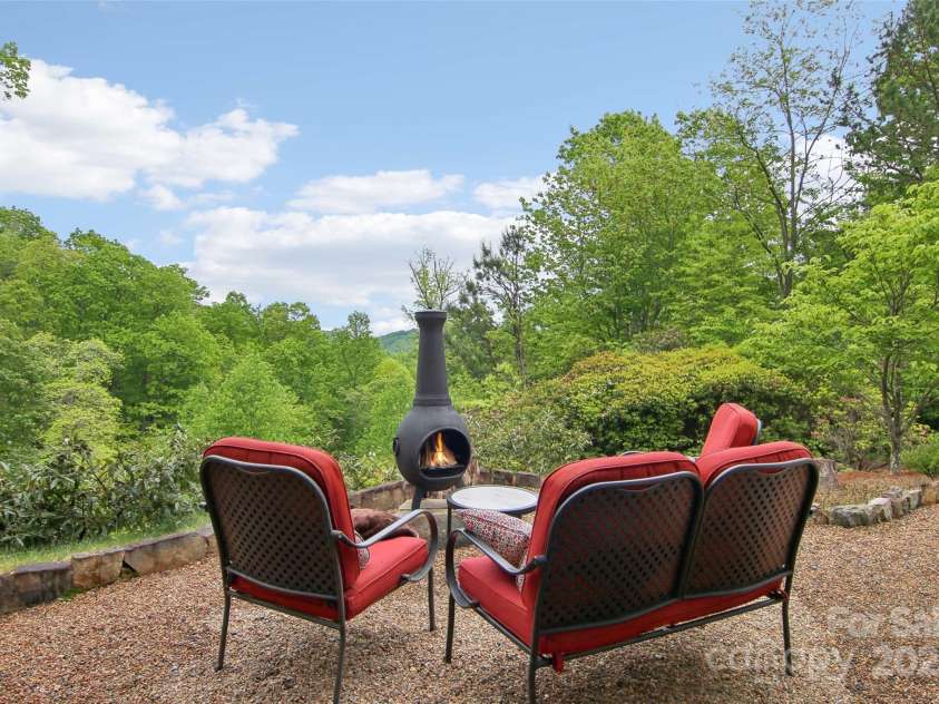 47 Yellowwood Lane, Horse Shoe, NC 28742.  MLS# CAR4256708, YatesRealty ID 16901. 