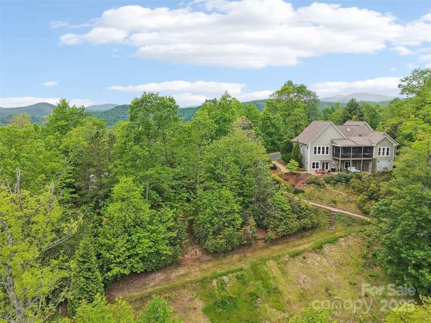 47 Yellowwood Lane, Horse Shoe, NC 28742.  MLS# CAR4256708, YatesRealty ID 16901. 