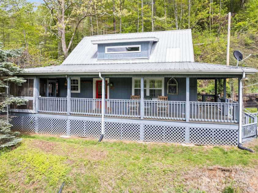 195 Three Springs Road, Sylva, NC 28779.  MLS# CAR4256515, YatesRealty ID 16902. 