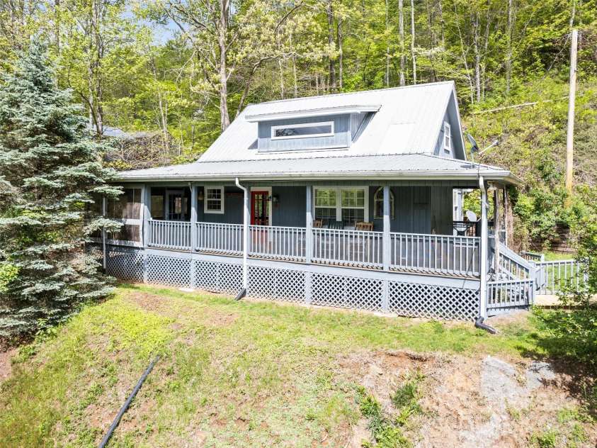 195 Three Springs Road, Sylva, NC 28779.  MLS# CAR4256515, YatesRealty ID 16902. 