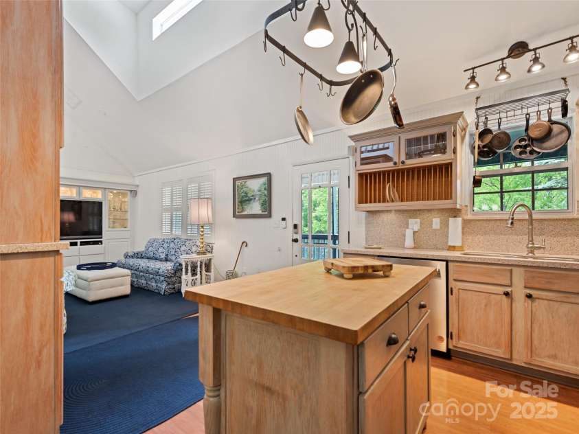 195 Three Springs Road, Sylva, NC 28779.  MLS# CAR4256515, YatesRealty ID 16902. 