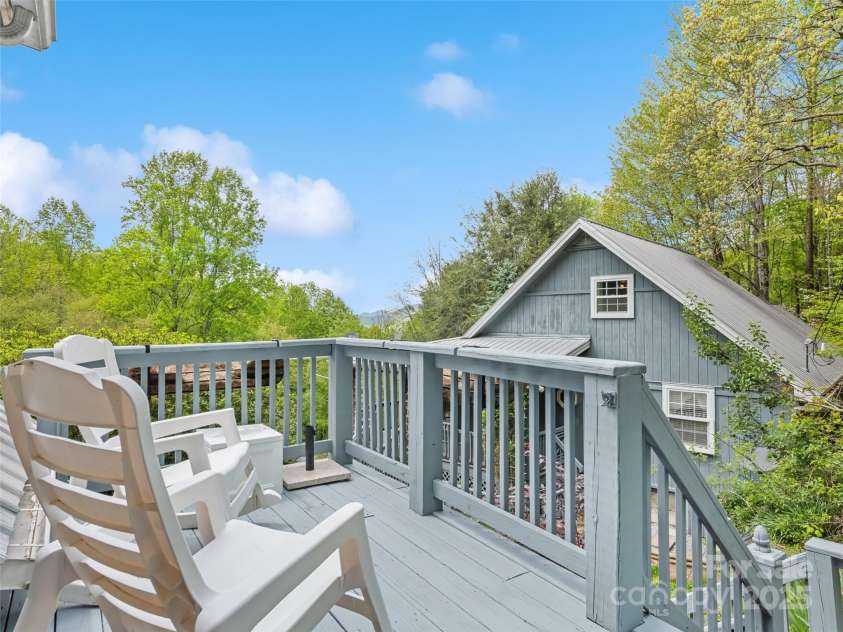 195 Three Springs Road, Sylva, NC 28779.  MLS# CAR4256515, YatesRealty ID 16902. 