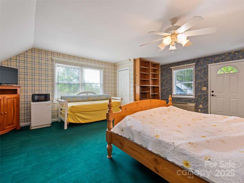 195 Three Springs Road, Sylva, NC 28779.  MLS# CAR4256515, YatesRealty ID 16902. 