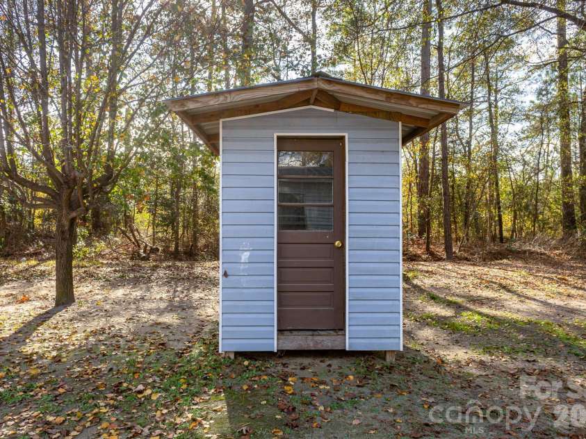75 Grays Drive, Harrells, NC 28444.  MLS# CAR4352023, YatesRealty ID 16903. Building for lawn equipment