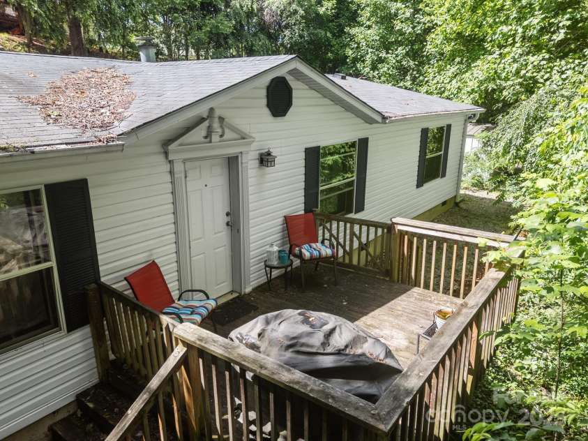 112 Cordella Road, Candler, NC 28715.  MLS# CAR4264603, YatesRealty ID 16904. 