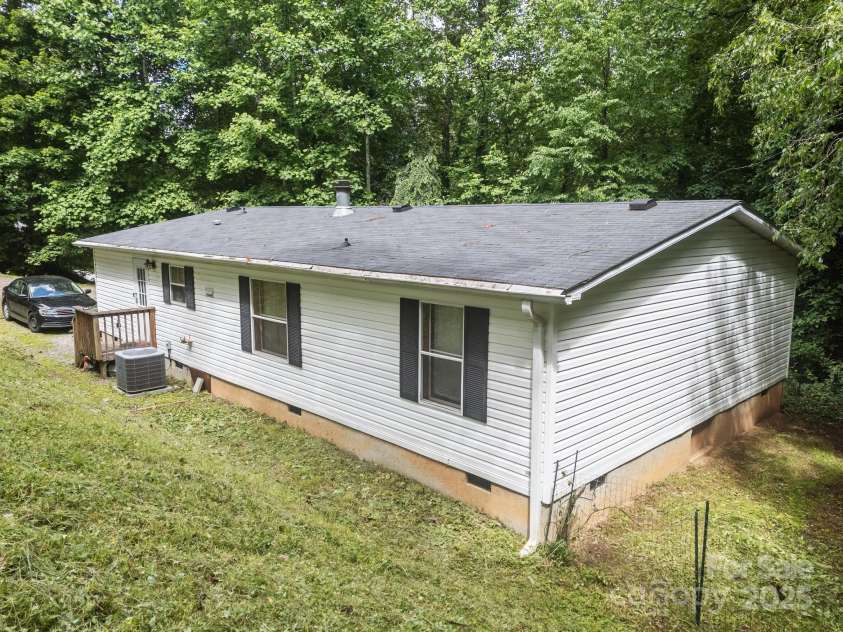 112 Cordella Road, Candler, NC 28715.  MLS# CAR4264603, YatesRealty ID 16904. 