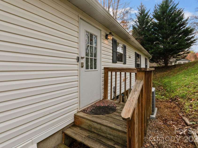 112 Cordella Road, Candler, NC 28715.  MLS# CAR4264603, YatesRealty ID 16904. 