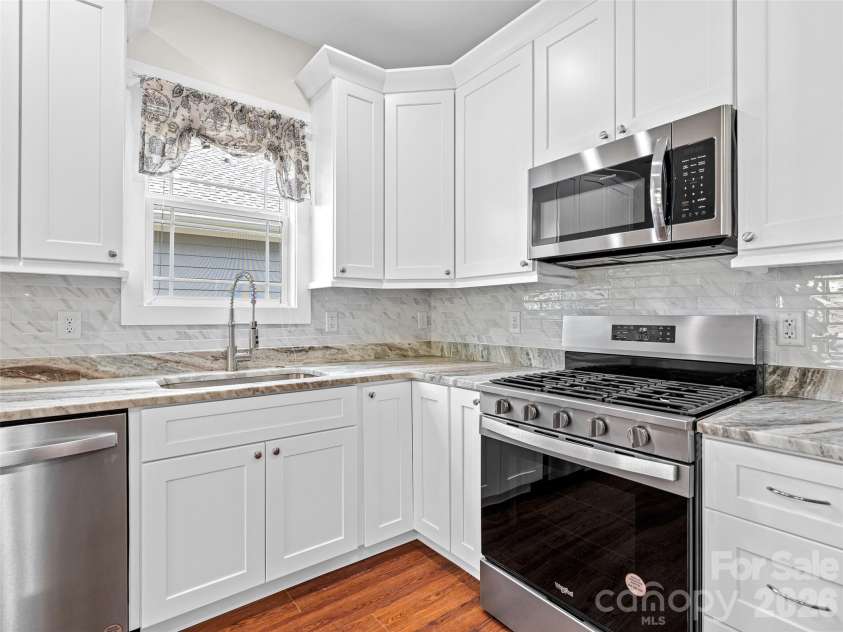 237 Leyland Circle, Hendersonville, NC 28792.  MLS# CAR4367023, YatesRealty ID 16905. All new appliance package!