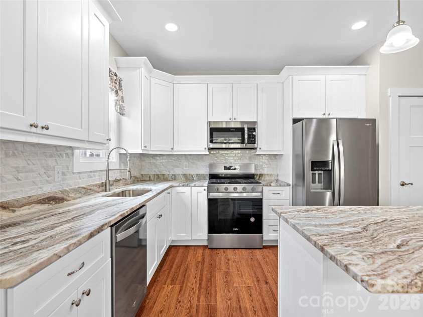 237 Leyland Circle, Hendersonville, NC 28792.  MLS# CAR4367023, YatesRealty ID 16905. Beautiful new kitchen!