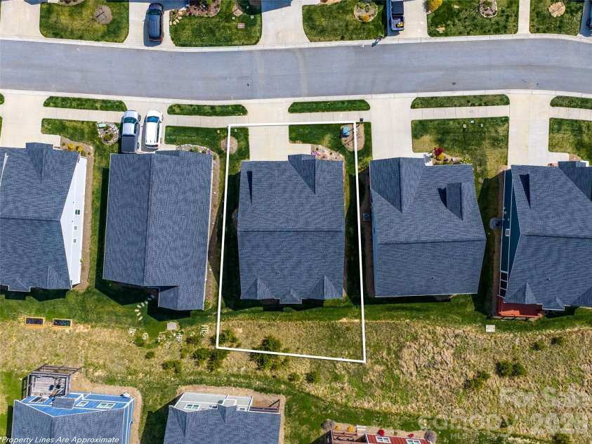 237 Leyland Circle, Hendersonville, NC 28792.  MLS# CAR4367023, YatesRealty ID 16905. Efficient lot and easy maintenance. Boundaries shown is not a survey.