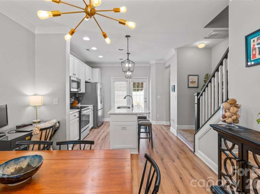 343 Hurston Circle, Charlotte, NC 28208.  MLS# CAR4353633, YatesRealty ID 16906. Dining area overlooking kitchen