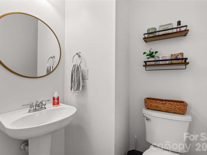 343 Hurston Circle, Charlotte, NC 28208.  MLS# CAR4353633, YatesRealty ID 16906. Half bath on the main floor