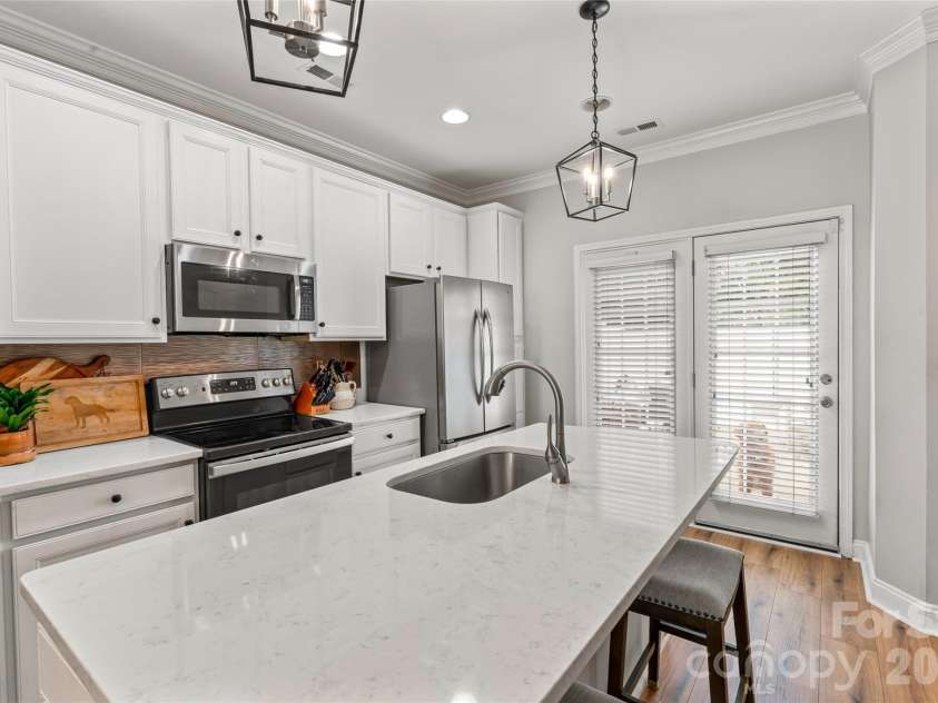 343 Hurston Circle, Charlotte, NC 28208.  MLS# CAR4353633, YatesRealty ID 16906. Kitchen island, great for gatherings
