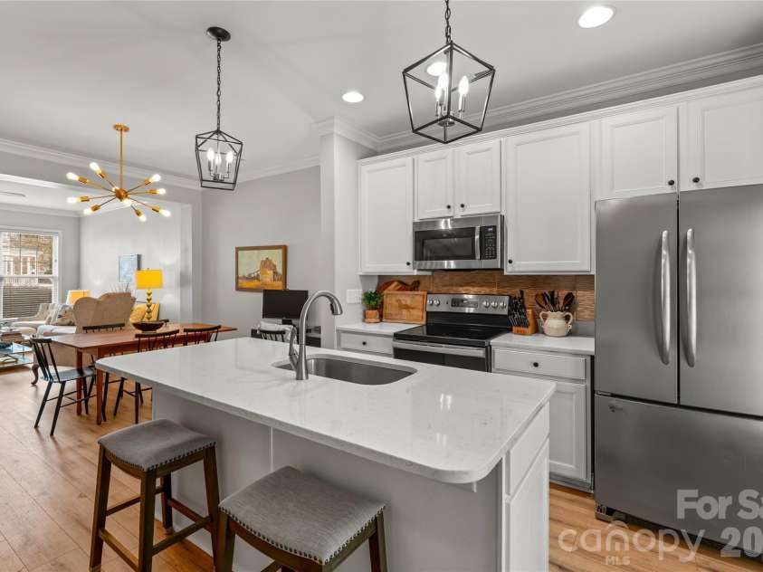 343 Hurston Circle, Charlotte, NC 28208.  MLS# CAR4353633, YatesRealty ID 16906. Open floorplan between living room, dining space and ktichen