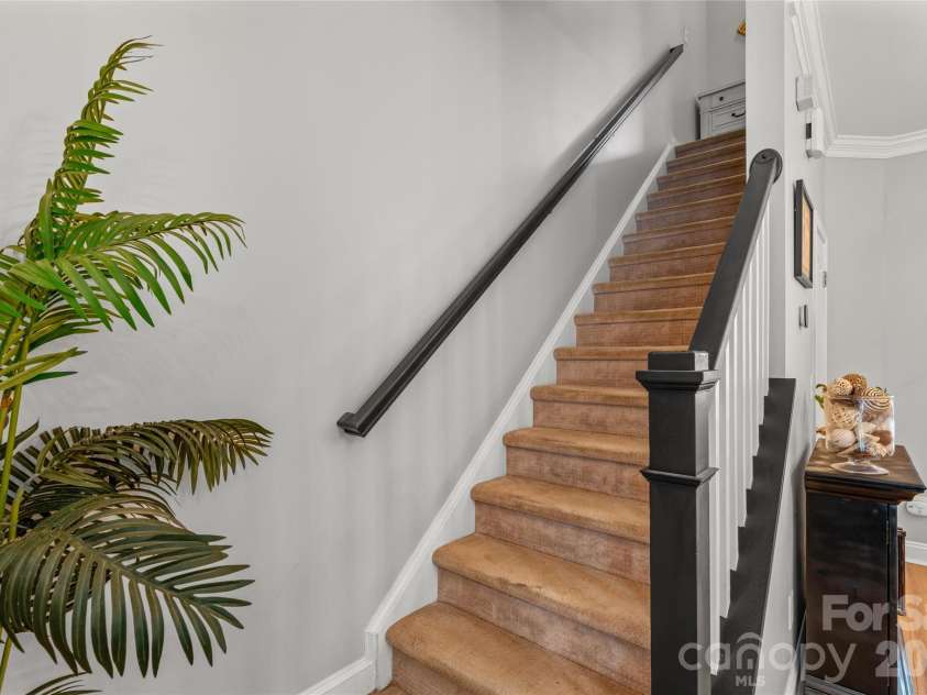 343 Hurston Circle, Charlotte, NC 28208.  MLS# CAR4353633, YatesRealty ID 16906. Tucked staircase off kitchen