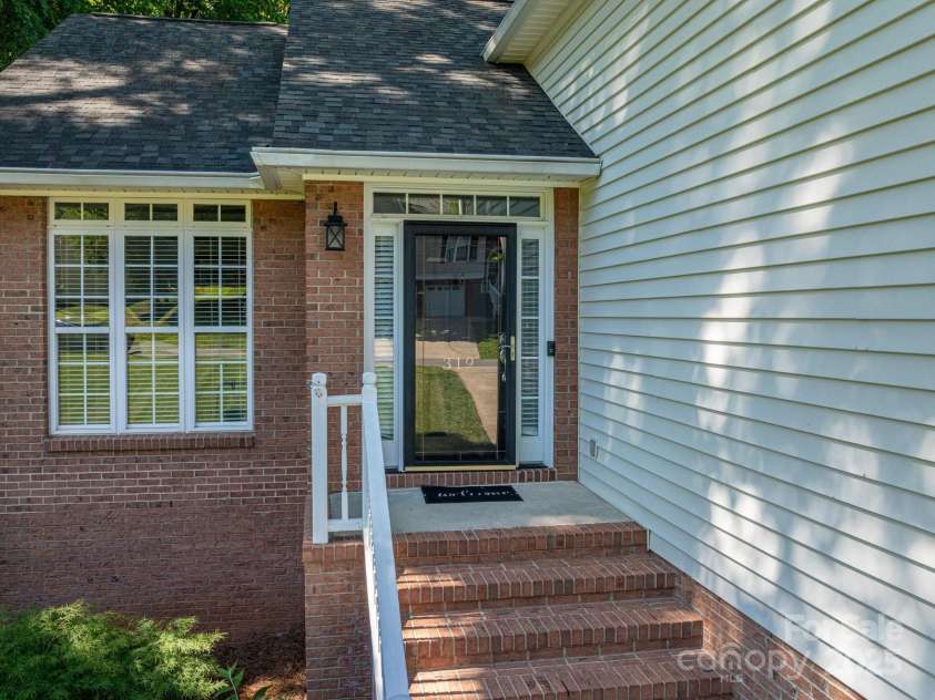 319 Beacon Hills Drive, Gastonia, NC 28056.  MLS# CAR4254979, YatesRealty ID 16907. 