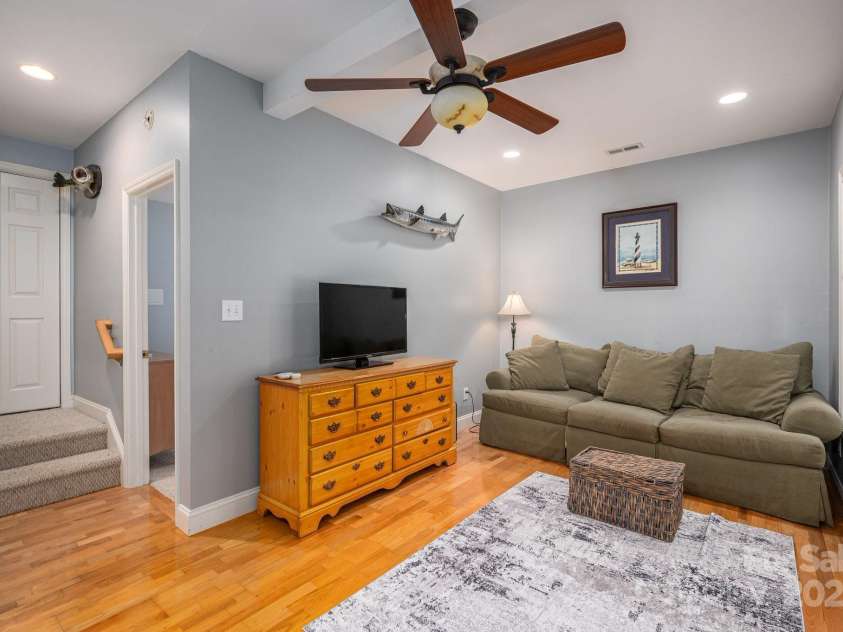 319 Beacon Hills Drive, Gastonia, NC 28056.  MLS# CAR4254979, YatesRealty ID 16907. 