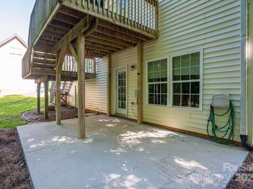 319 Beacon Hills Drive, Gastonia, NC 28056.  MLS# CAR4254979, YatesRealty ID 16907. 