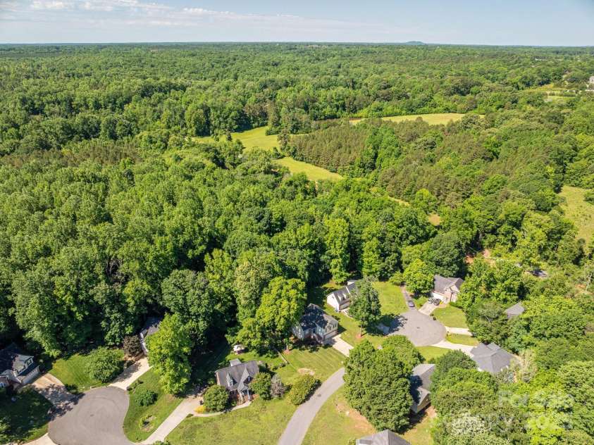 319 Beacon Hills Drive, Gastonia, NC 28056.  MLS# CAR4254979, YatesRealty ID 16907. 