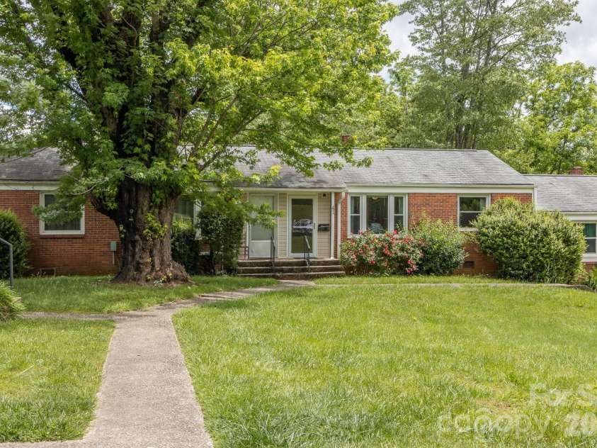 41 Trowbridge Lane, Brevard, NC 28712.  MLS# CAR4368679, YatesRealty ID 16907. 