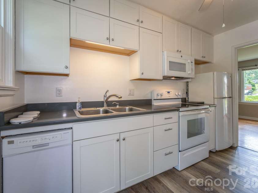 41 Trowbridge Lane, Brevard, NC 28712.  MLS# CAR4368679, YatesRealty ID 16907. 