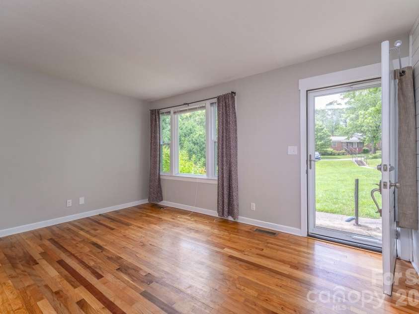 41 Trowbridge Lane, Brevard, NC 28712.  MLS# CAR4368679, YatesRealty ID 16907. 