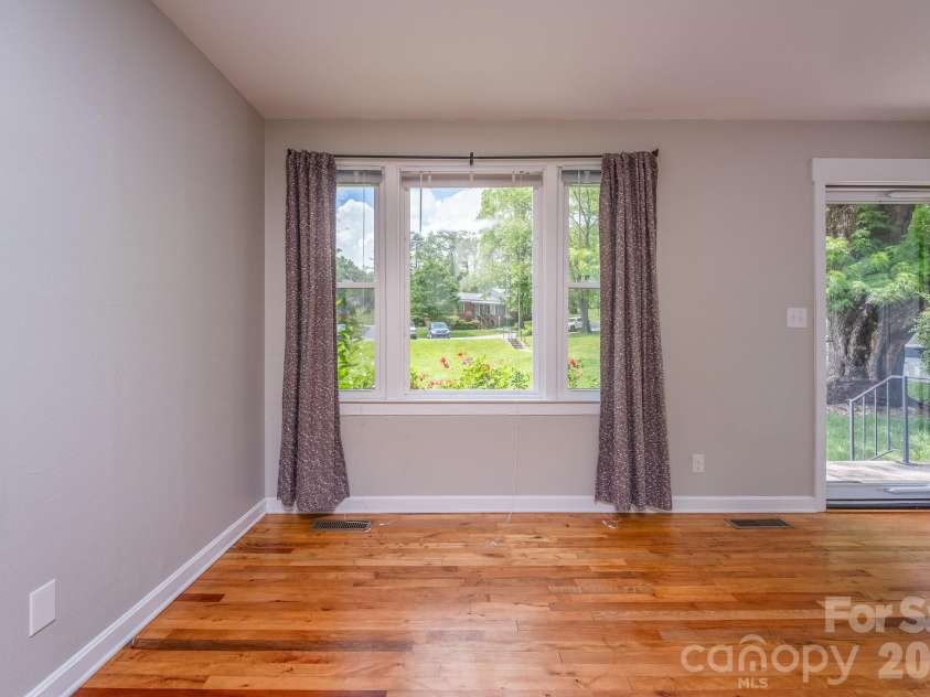 41 Trowbridge Lane, Brevard, NC 28712.  MLS# CAR4368679, YatesRealty ID 16907. 