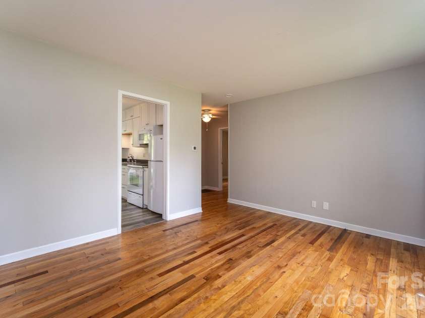 41 Trowbridge Lane, Brevard, NC 28712.  MLS# CAR4368679, YatesRealty ID 16907. 