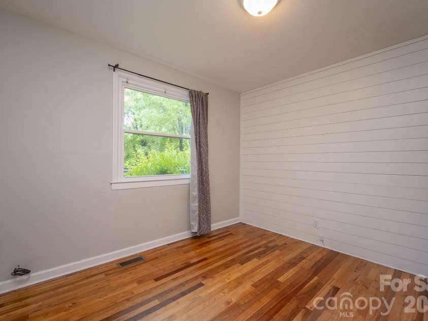 41 Trowbridge Lane, Brevard, NC 28712.  MLS# CAR4368679, YatesRealty ID 16907. 