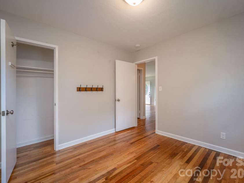 41 Trowbridge Lane, Brevard, NC 28712.  MLS# CAR4368679, YatesRealty ID 16907. 