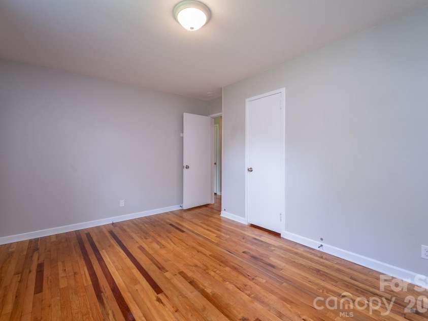 41 Trowbridge Lane, Brevard, NC 28712.  MLS# CAR4368679, YatesRealty ID 16907. 