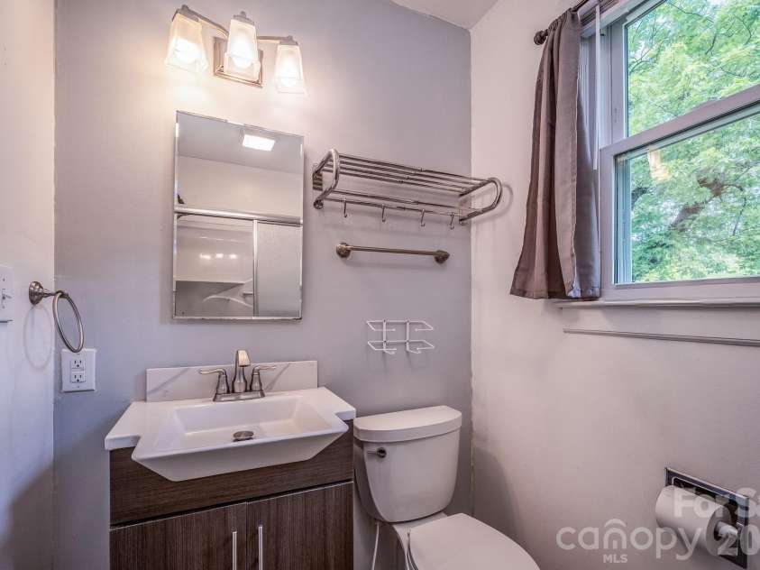 41 Trowbridge Lane, Brevard, NC 28712.  MLS# CAR4368679, YatesRealty ID 16907. 