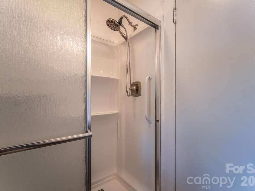 41 Trowbridge Lane, Brevard, NC 28712.  MLS# CAR4368679, YatesRealty ID 16907. 