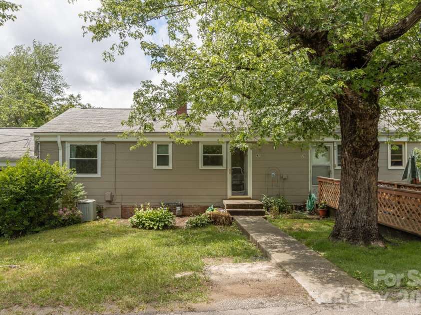 41 Trowbridge Lane, Brevard, NC 28712.  MLS# CAR4368679, YatesRealty ID 16907. 