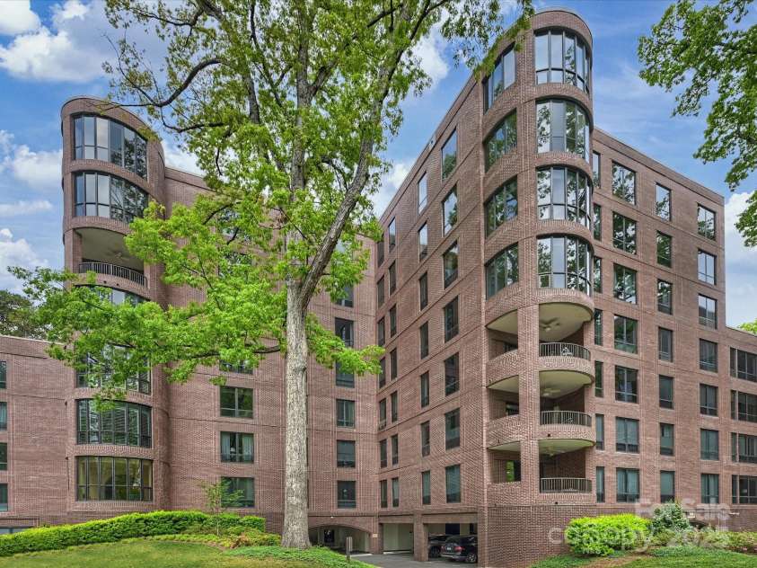 916 Cherokee Road, Charlotte, NC 28207.  MLS# CAR4248499, YatesRealty ID 16908. Exterior