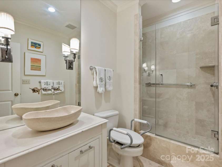 916 Cherokee Road, Charlotte, NC 28207.  MLS# CAR4248499, YatesRealty ID 16908. Full Bath 2