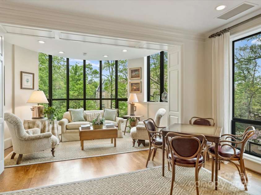 916 Cherokee Road, Charlotte, NC 28207.  MLS# CAR4248499, YatesRealty ID 16908. Sunroom