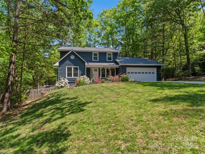 2 Glenwood Circle, Arden, NC 28704.  MLS# CAR4254841, YatesRealty ID 16909. 