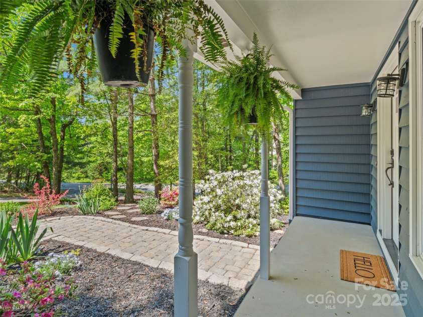 2 Glenwood Circle, Arden, NC 28704.  MLS# CAR4254841, YatesRealty ID 16909. 